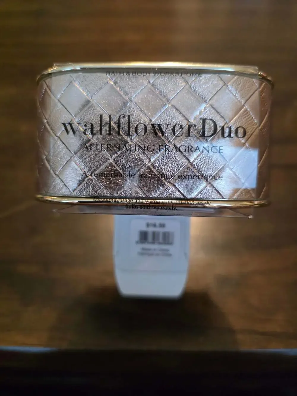 Bath & Body Works Wallflowers Duo Fragrance Plug in Gold Basket Weave Pattern